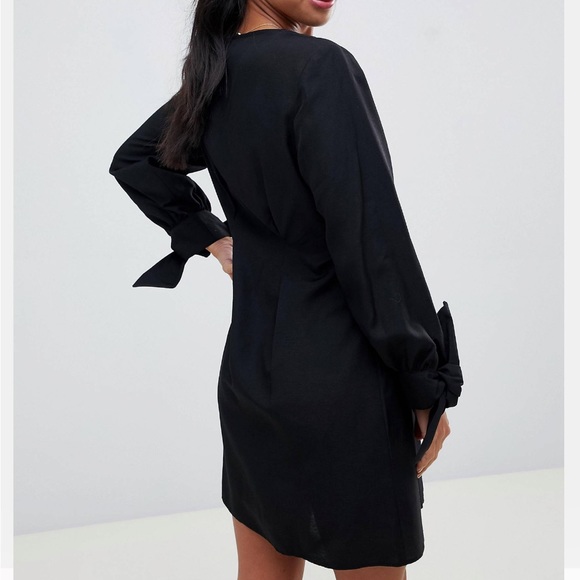 ASOS DESIGN Petite button through mini skater dress with tie sleeves - Picture 4 of 6